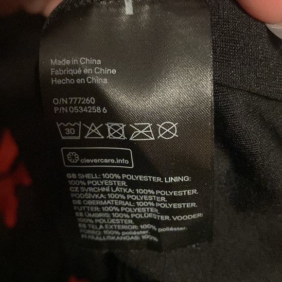 H & M Chiffon Black and Red poppy Dress - Picture 5 of 5